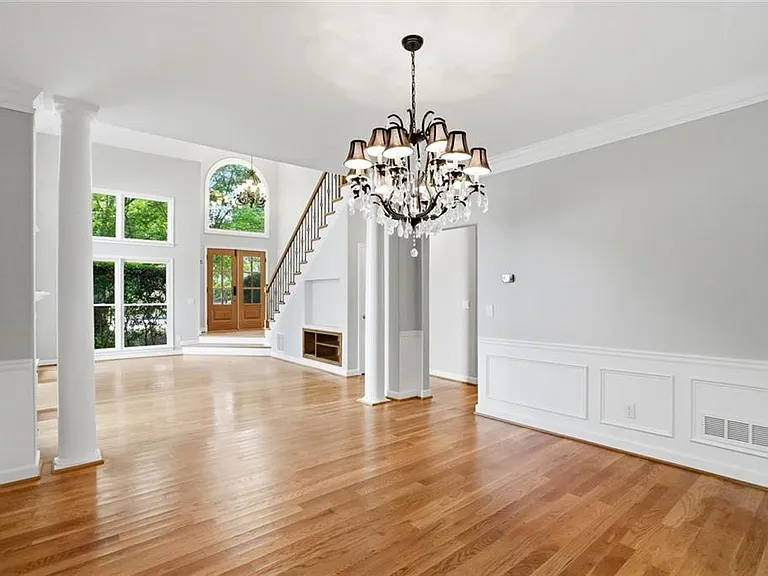 360 Landing Entry — Photo 6