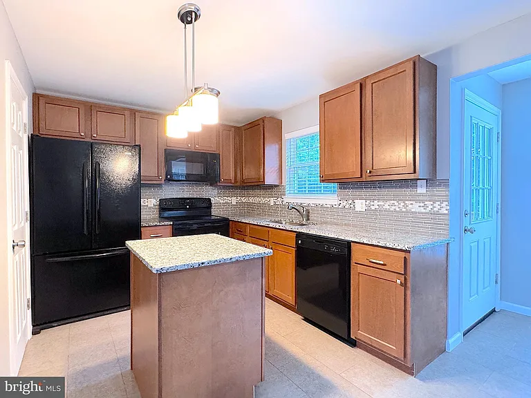 354 N Barrington Ct — Photo 11
