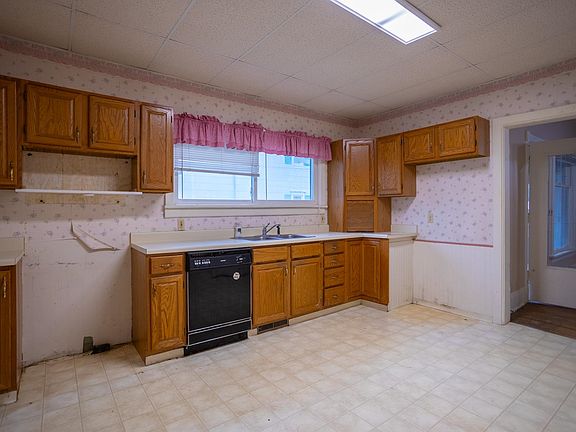5th image of 526 E Williams St