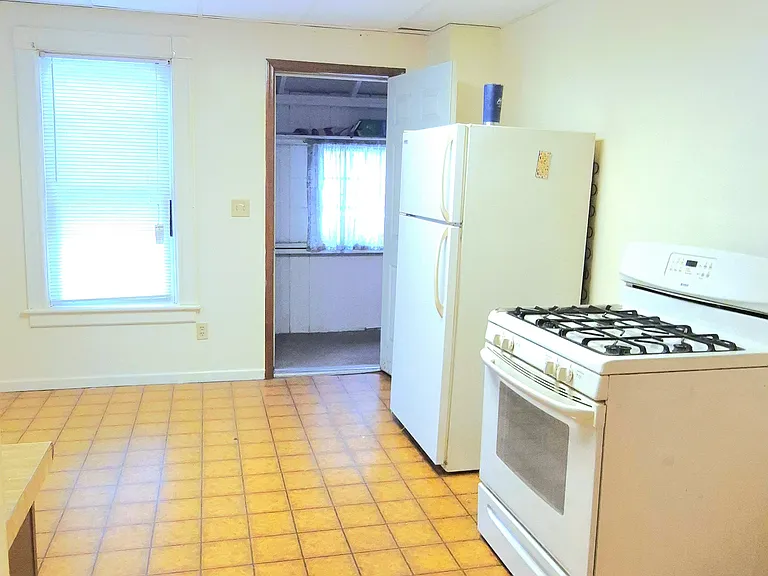 408 N Madison St — Photo 7