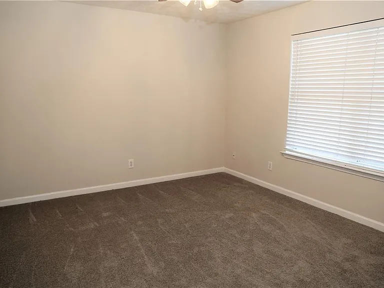 514 Carrington Ct — Photo 12