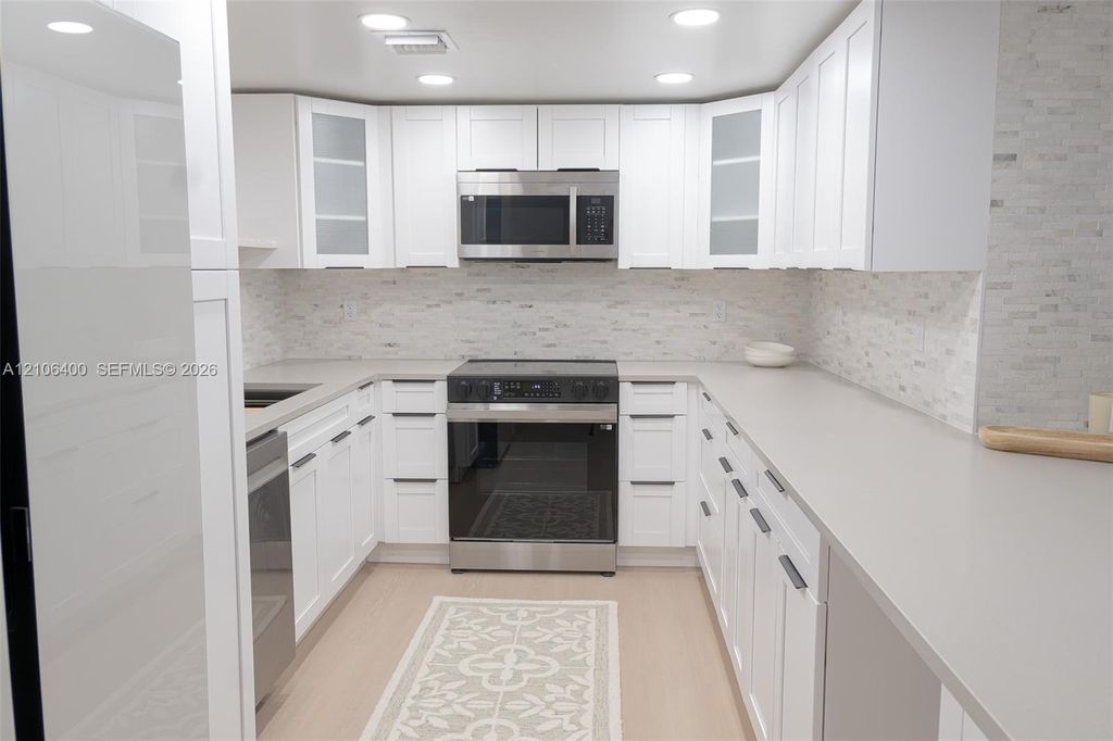 3051 N Course Dr APT 107, photo 3