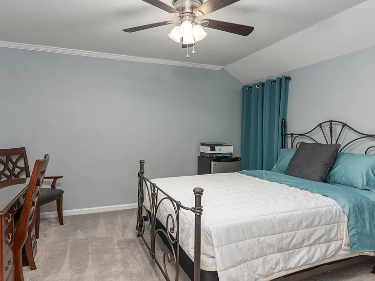 510 E Gillespie St #B8 — Photo 11