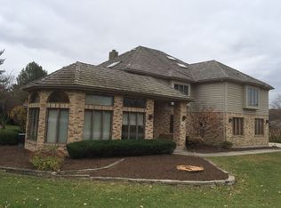 8701 Wedgewood Dr, Burr Ridge, IL 60527