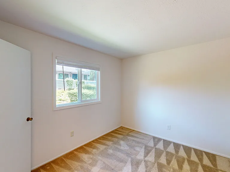 348 Robinson St #4 — Photo 11