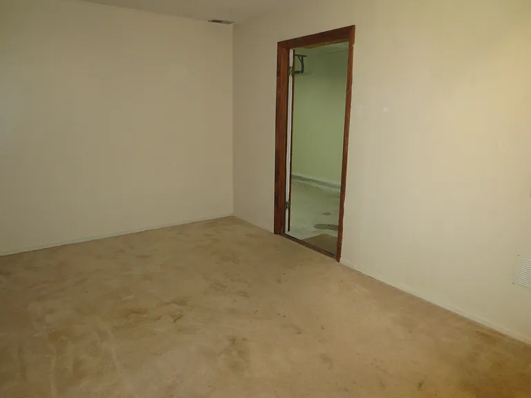 711 Southern Ct — Photo 11
