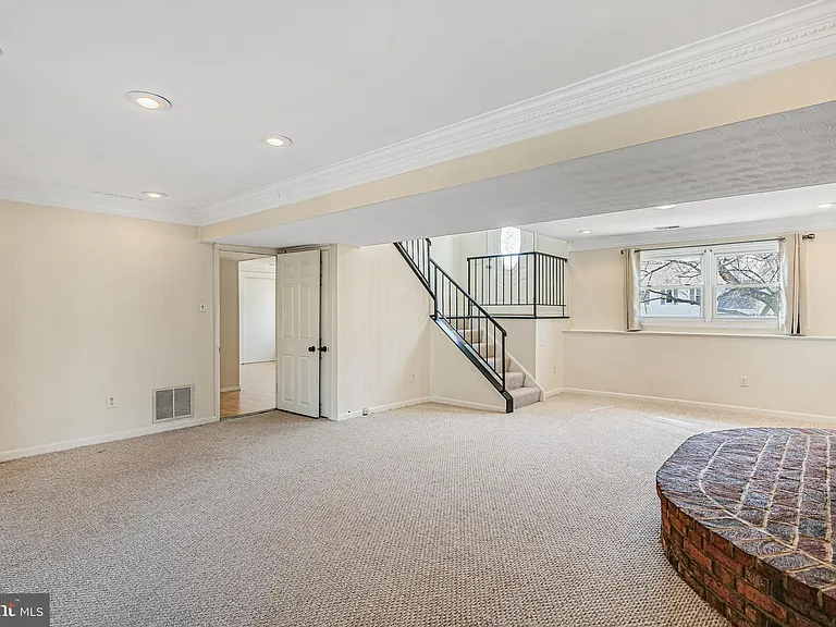 510 Retford Dr — Photo 24