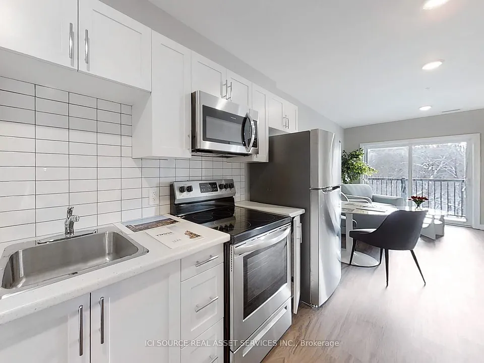 77 William St N #305