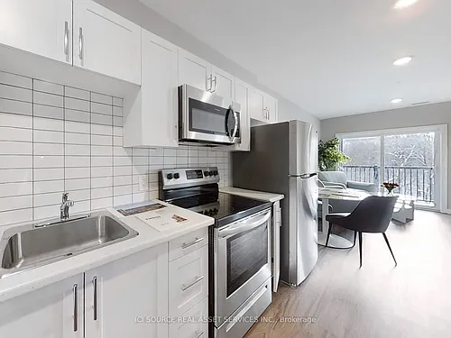 77 William St N Photo 1