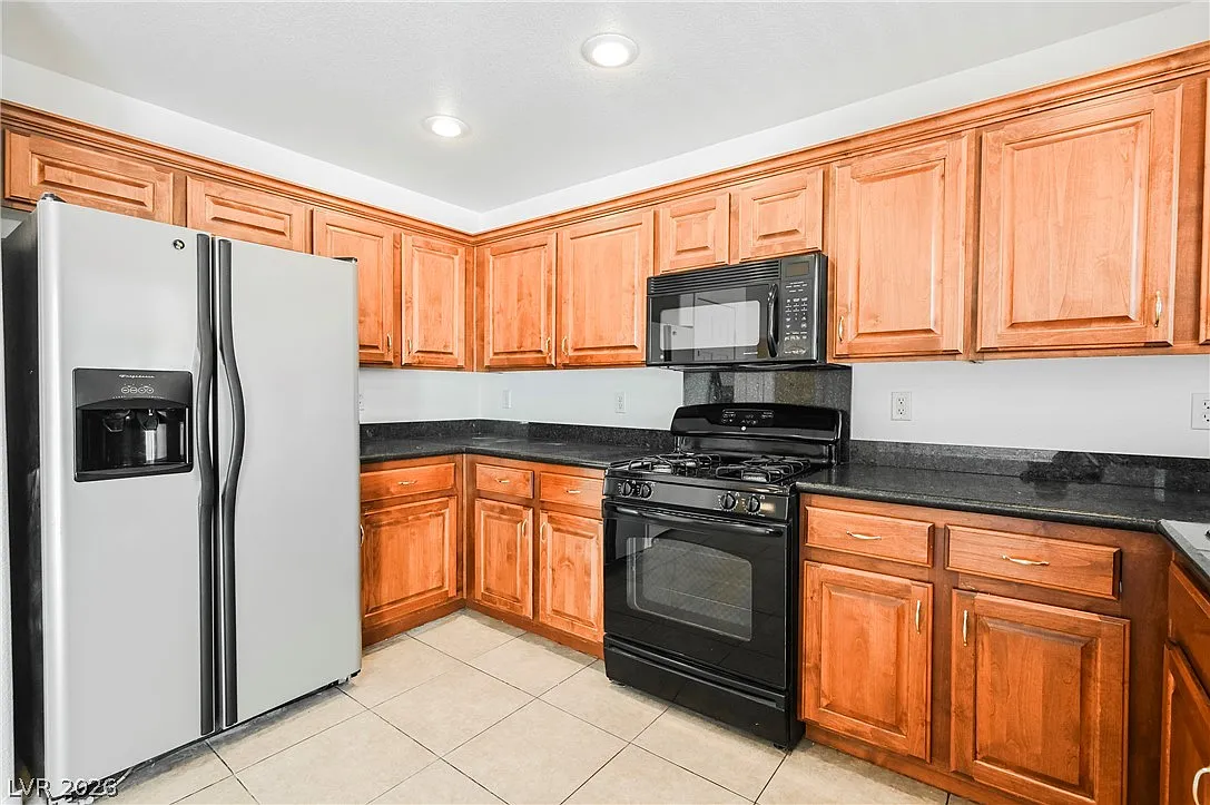 3 bed, 2.5 bath, 1483 sqft, $1,950 — Photo 2