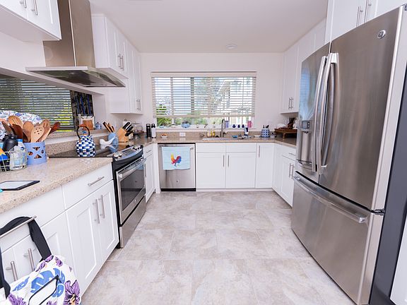 Sunny, large beautiful kitchen with all of the upgrades