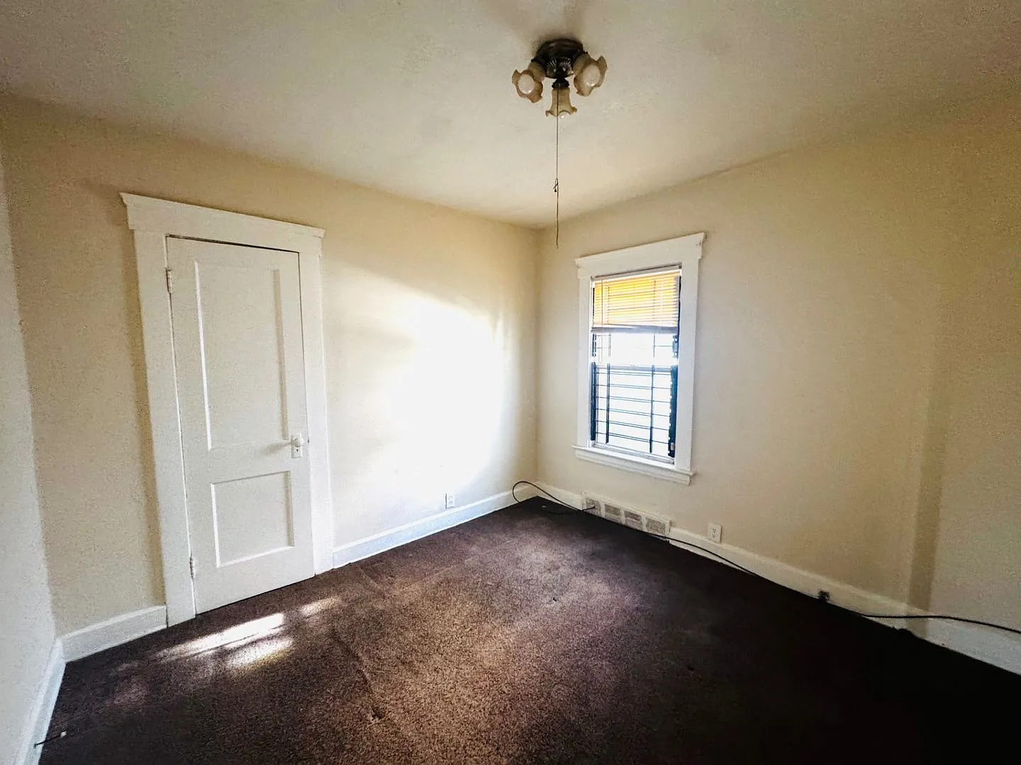 14012 Glendale Ave — Photo 2