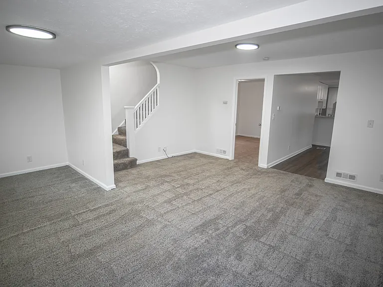 84 Thames Ave — Photo 7