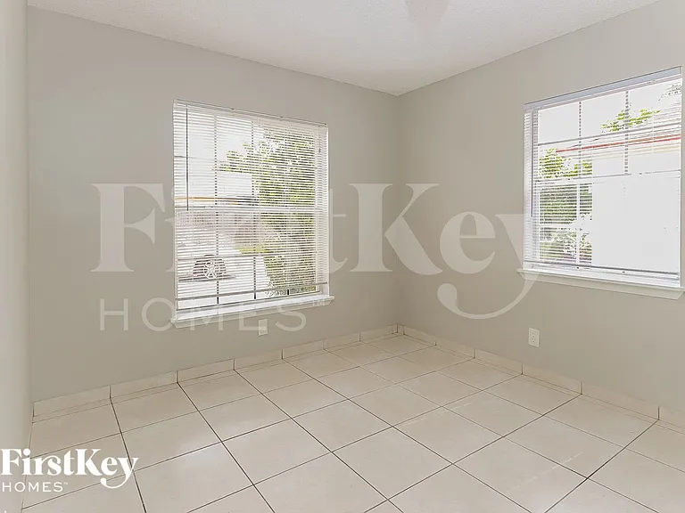 5709 Boynton Cres — Photo 5