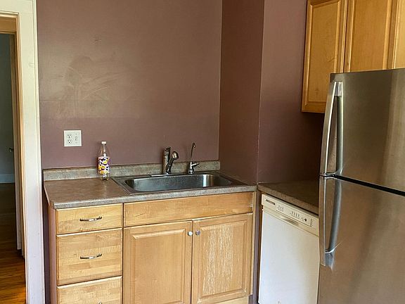 4th image of 53 Pinewood Ave #1