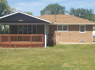 915 3rd Ave N, New Rockford, ND 58356