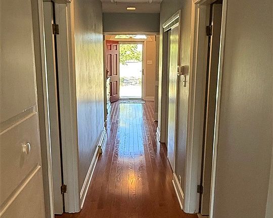4th image of 509 W Cedar St