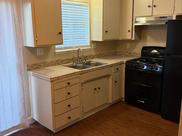 1909 Althoff Ct APT B, Modesto, CA 95355