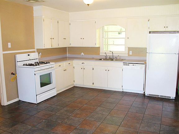 5th image of 713 McCain Dr