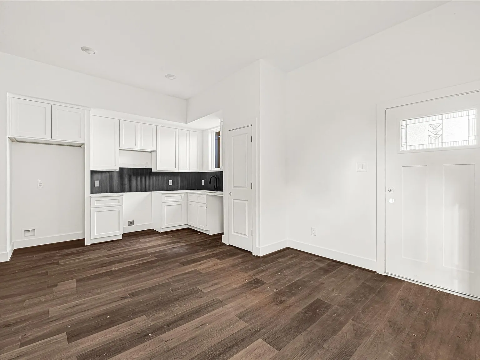 3 bed, 2.0 bath, 2008 sqft, $2,000 — Photo 4