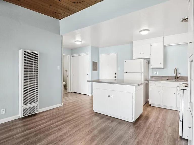 22555 Linden St #12 — Photo 9