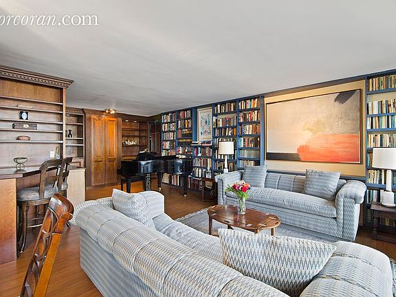 5th image of 161 W 61st St APT 17F
