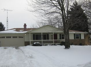 372 Jerome Ave S, Hartville, OH 44632