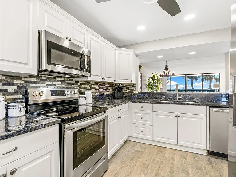 4141 Ocean Dr #208 — Photo 19