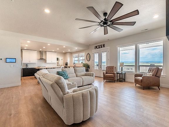 4th image of 9853 Salmon Ridge Pl