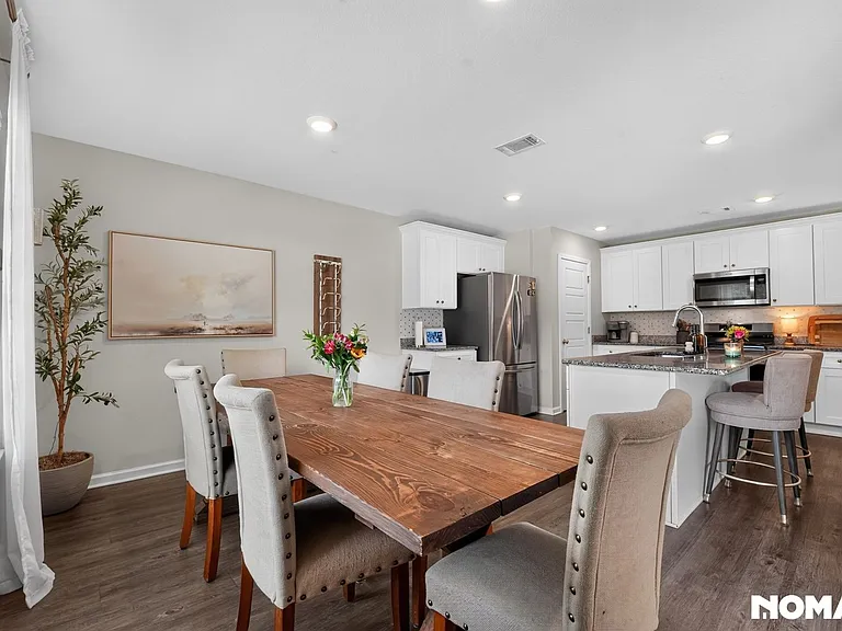1008 Enclave Cir — Photo 11