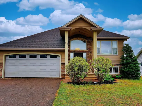 15 Larkspur St, Stratford, PE C1B 0H4