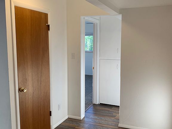 5th image of 51 Newport Cir