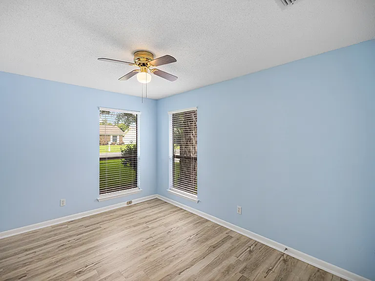 349 Primrose Cir — Photo 32