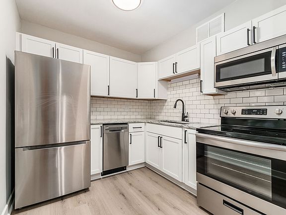 4th image of 2591 Charing Rd APT D