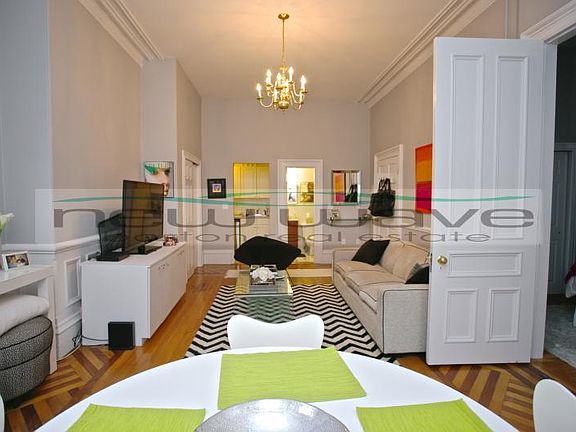 5th image of 300 Marlborough St APT 4
