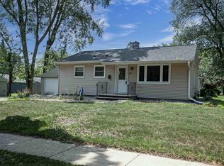 502 Clover Ln, Green Bay, WI 54301