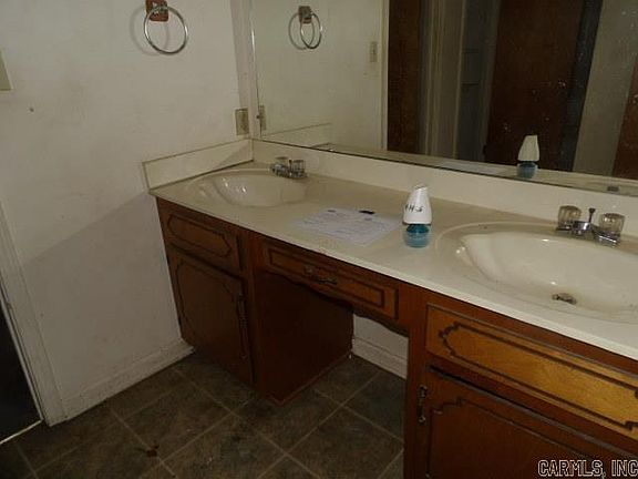 5th image of 335 Cottonwood Ln