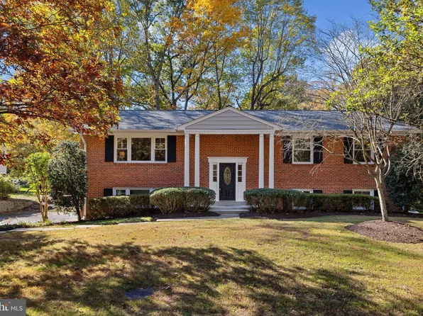 1702 Fox Run Ct, Vienna, VA 22182