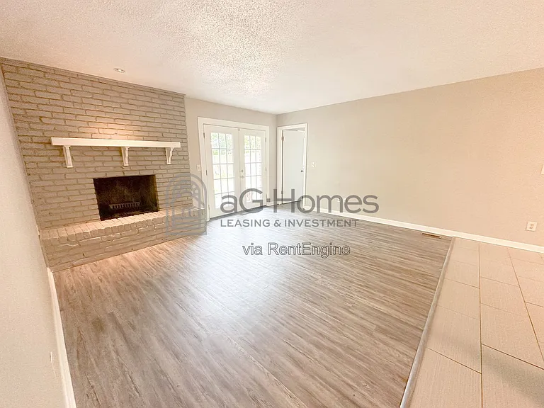7216 NW 13th St — Photo 3