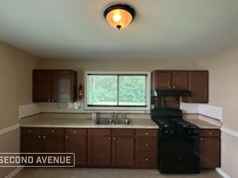 733 Union Dr — Photo 3