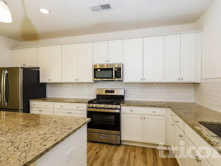 413 Freeport Way — Photo 2