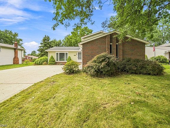 2nd image of 8631 Oxford Dr