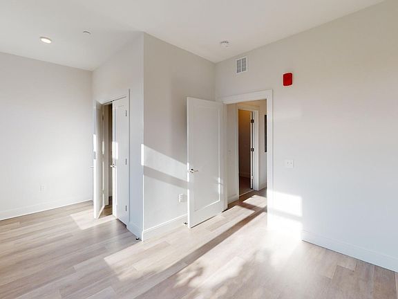 5th image of 951-959 Dorchester Ave #501
