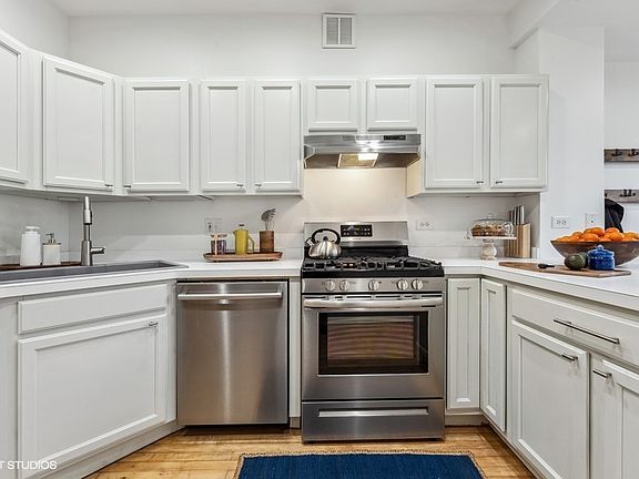 5th image of 4837 N Claremont Ave