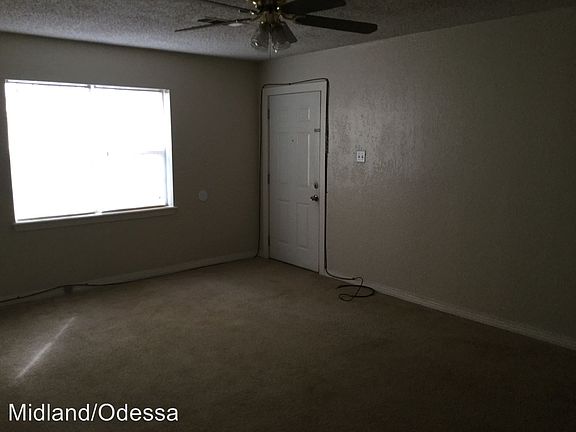 5th image of 2601B Roosevelt Ave