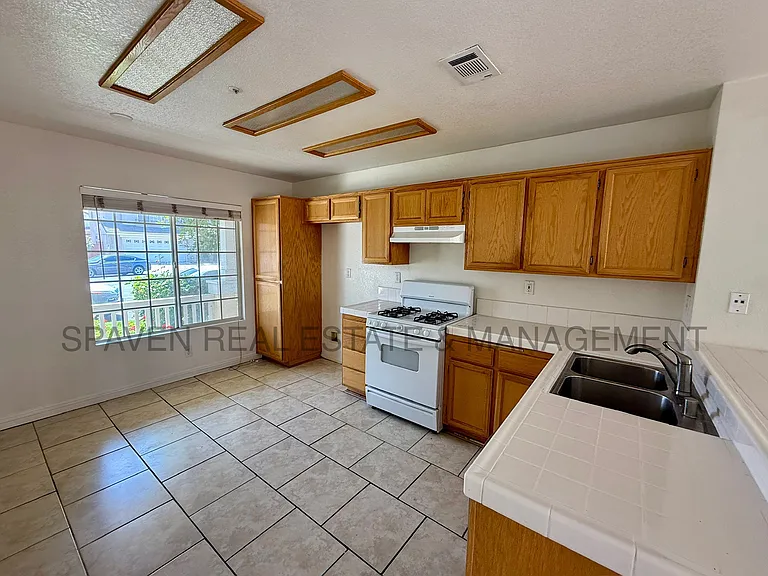 7689 Canberra Way — Photo 3