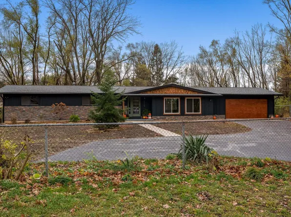 8279 McCurry Rd, Roscoe, IL 61073