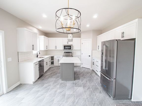 4th image of 803 Torrey Pines Cir
