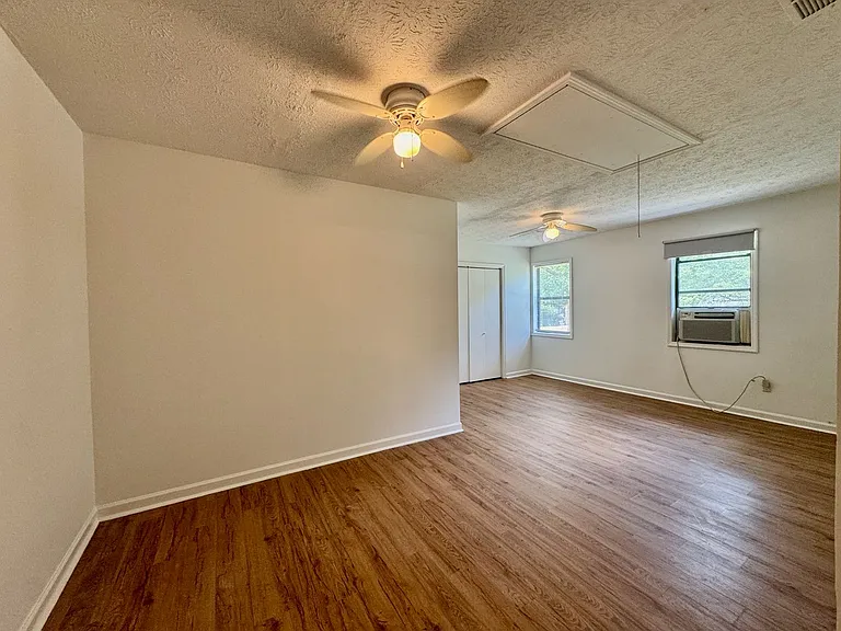 4044 Woodbridge Ct — Photo 13