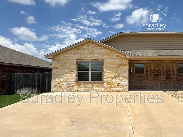 1562 Vani Ct — Photo 1